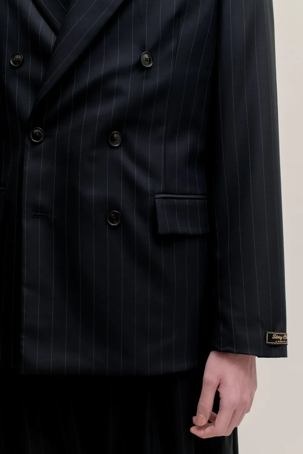 DOUBLE-BREASTED PEAK BLAZER