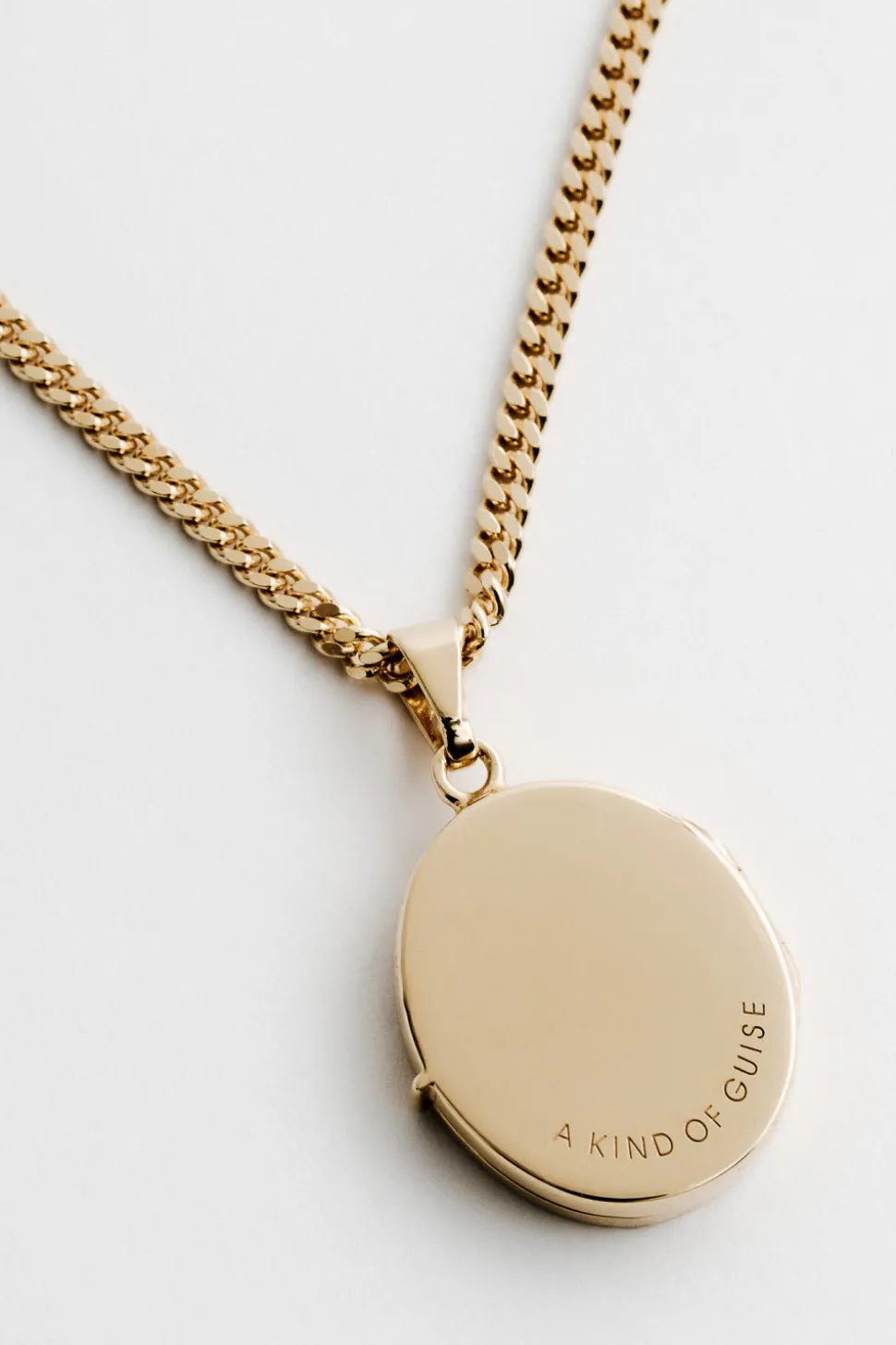 MEDALLION NECKLACE